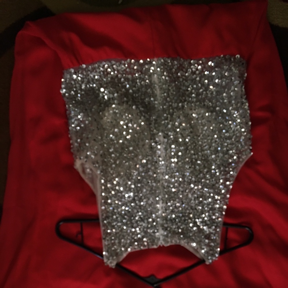 Red & silver prom - Picture 3 of 3